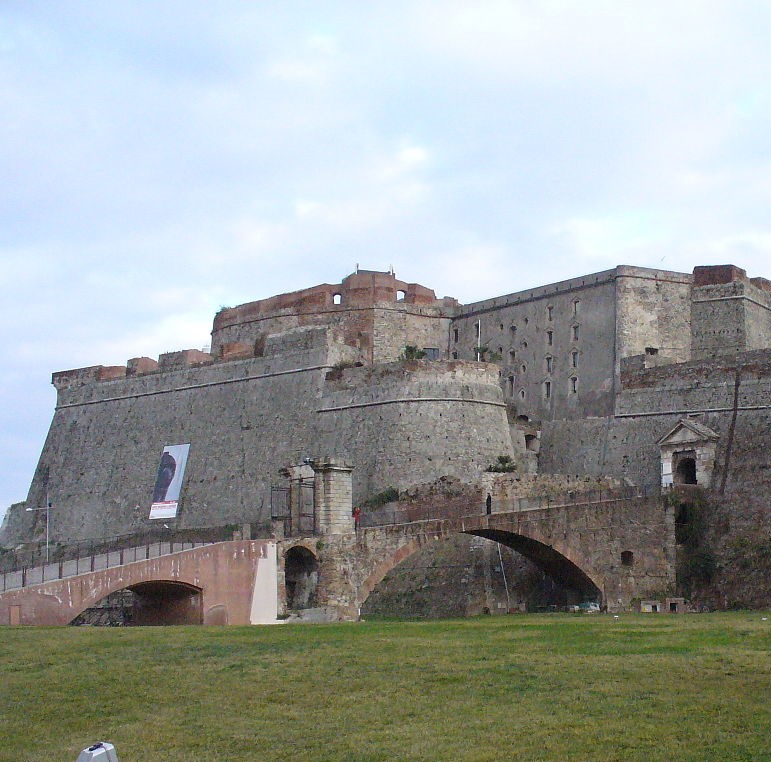 images/news/regionali/liguria/1280px-Fortezza_del_priàmar.jpeg